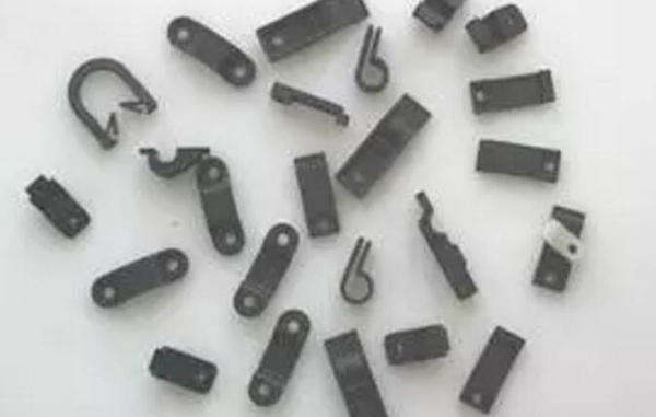 塑料件加工发脆，怎么办？